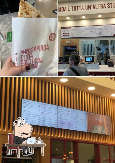 Dai un'occhiata agli interni di La Piadineria