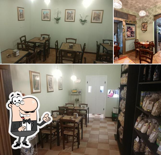 Dai un'occhiata agli interni di Trattoria Pizzeria Sapori Umbri