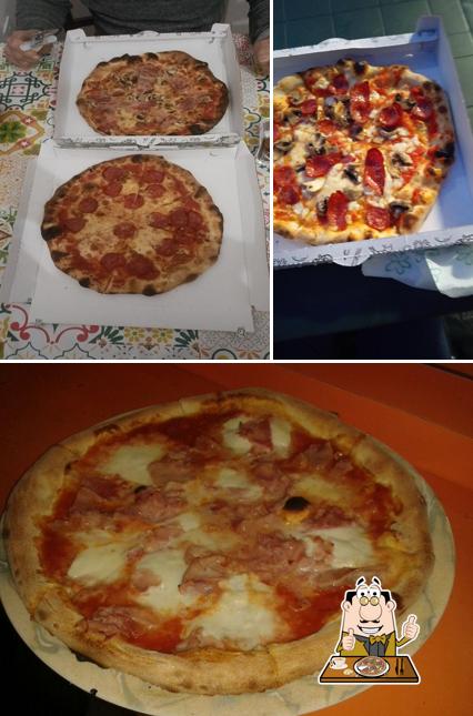 Scegli una pizza a Pizzeria Rosticceria Rudiae