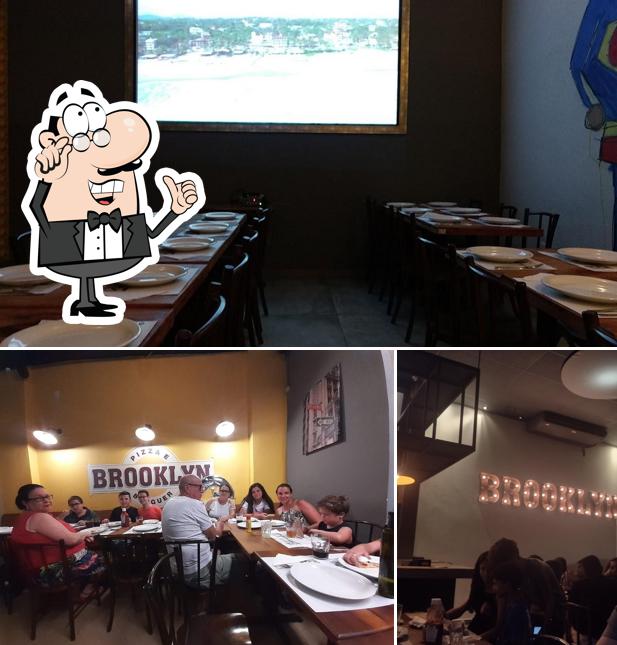 Sente em uma das mesas no Brooklyn Pizza & Burguer Volta Redonda