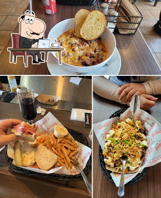 Vérifiez l’image affichant la intérieur et nourriture concernant Edward Smoked Meat