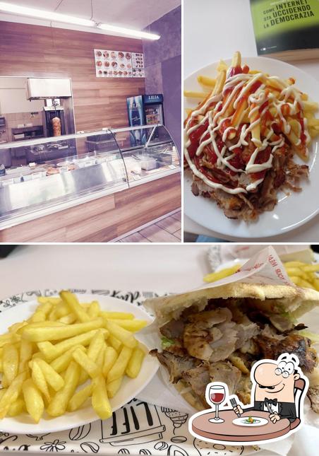 La foto di cibo e interni da NUNU TURKISH KEBAB & PIZZA