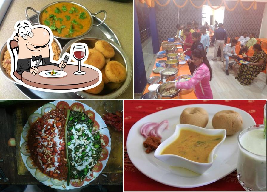 Meals at Foodland restaurant