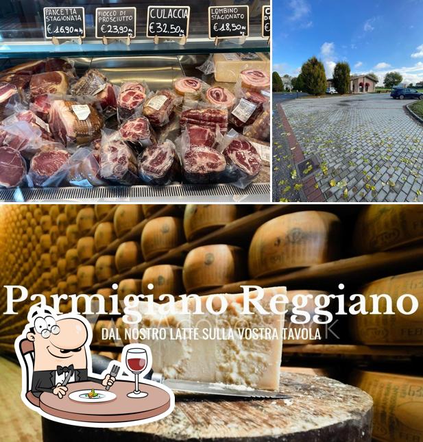 La foto della cibo e esterno di Pratichiera Azienda Agricola e Caseificio