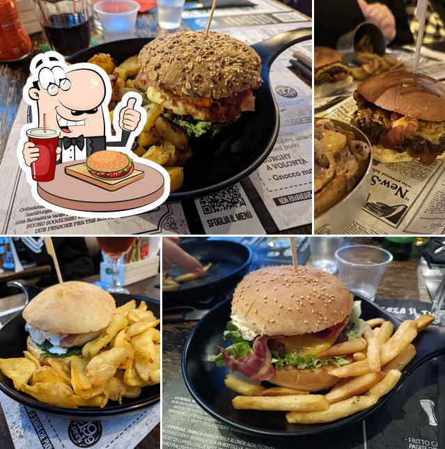 Concediti un bell'hamburger a Bridge Lounge Pub