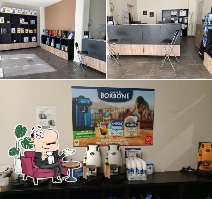 Guarda la immagine che mostra la interni e cibo di OFFICINE 95 Catania