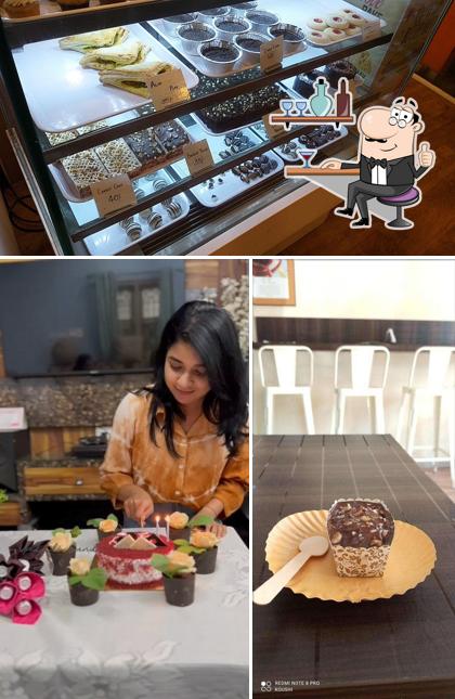 Check out how Baker's Glove looks inside