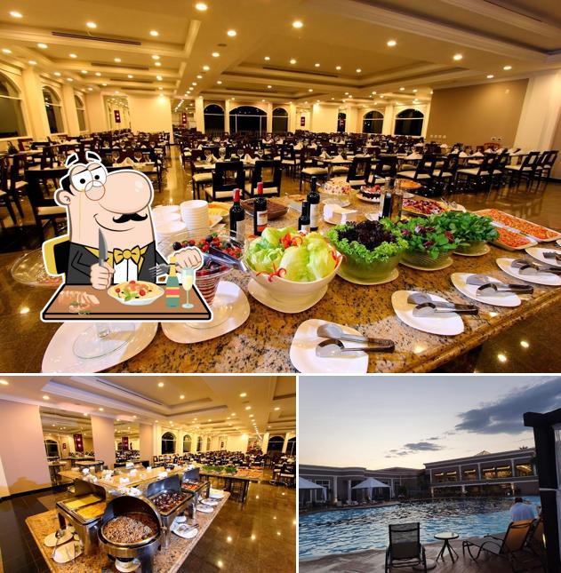 Entre diferentes coisas, comida e interior podem ser encontrados no Golf Grill