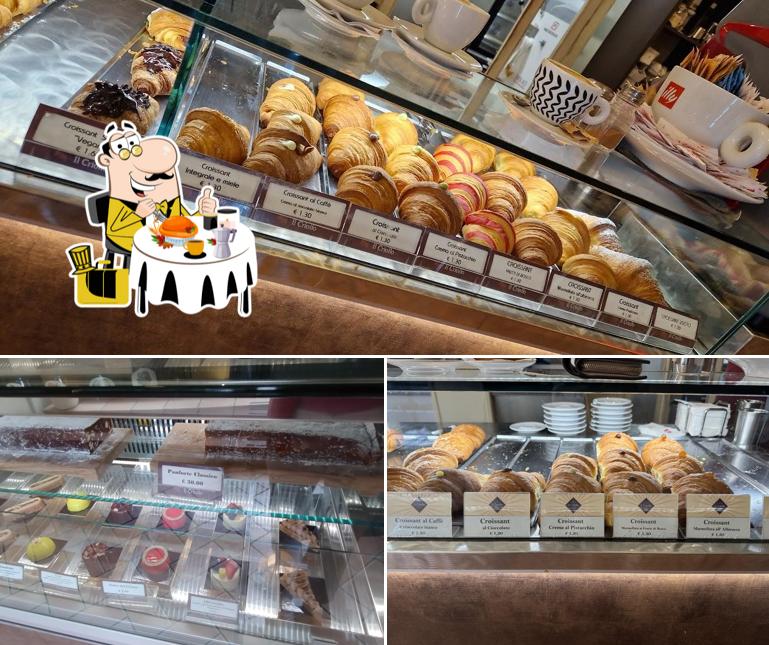 La cibo e interni del ristorante