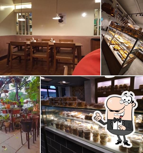 Check out how Cafe CakeBee looks inside