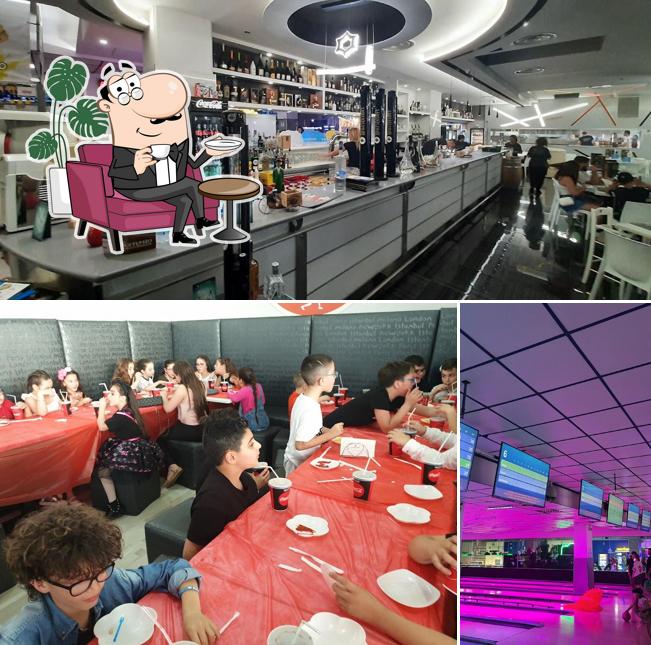 Gli interni di Disco Bowling Hamburgheria Panino Pizza