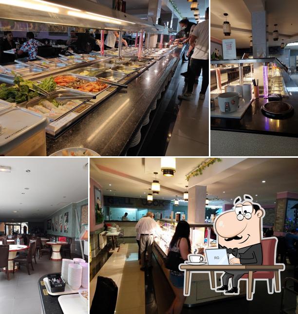 Installez-vous à l'une des tables de City Wok