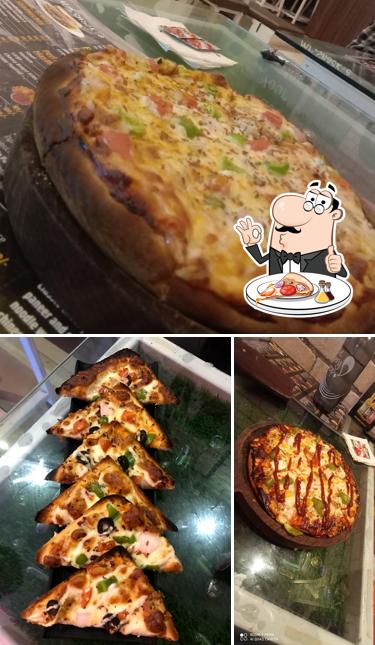 Order pizza at Mr. Snackie