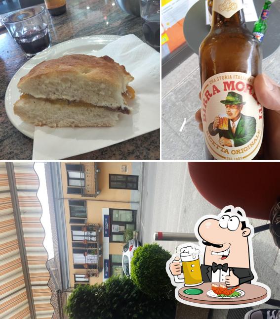 Puoi prenderti un rinfrescante bicchiere di birra chiara o scura