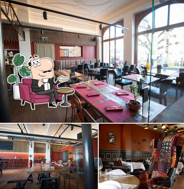 Dai un’occhiata alla immagine che raffigura la interni e tavolo da pranzo di Restaurant de l'Inter - Chez Karim