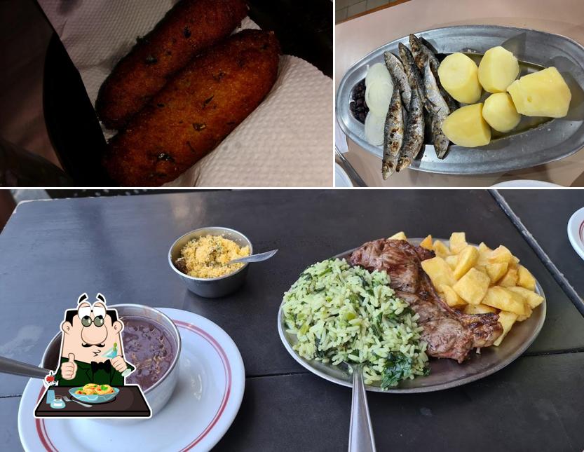 Comida em Restaurante Canto Alegre