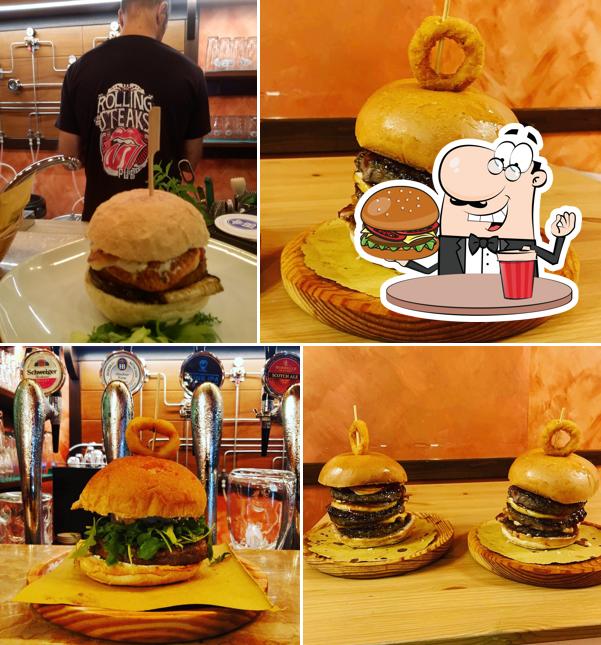 Ordina un hamburger a Rolling Steaks RistoPub