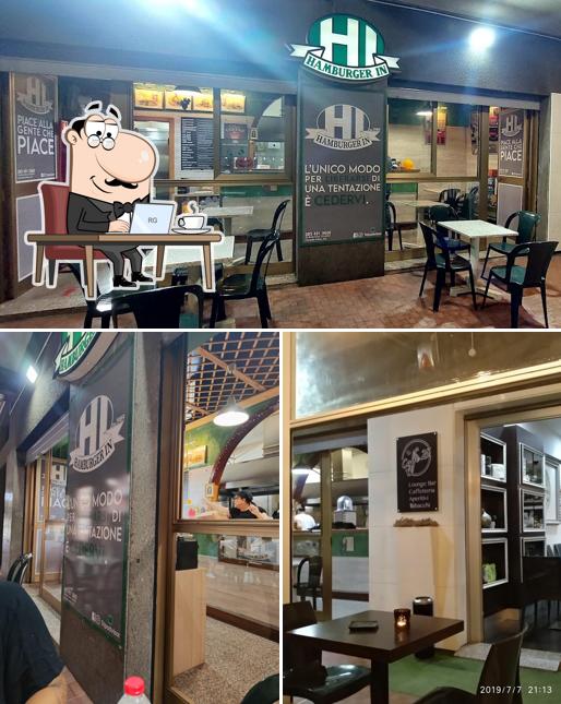 Dai un'occhiata agli interni di Hamburger In