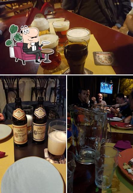 Dai un'occhiata agli interni di Friends Pub