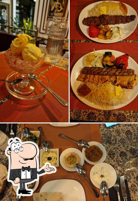 Tra le varie cose da Café Restaurant Shiraz si possono trovare la interni e cibo