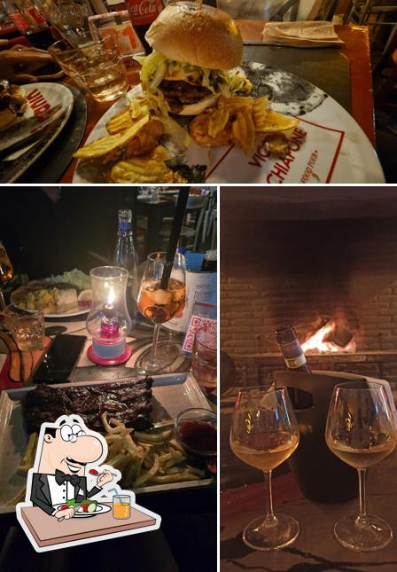 Cibo al Vico Sarchiapone, Pub Pizzeria Varcaturo, Napoli Food Tour, locale SKY, American Bar, Sala Biliardo