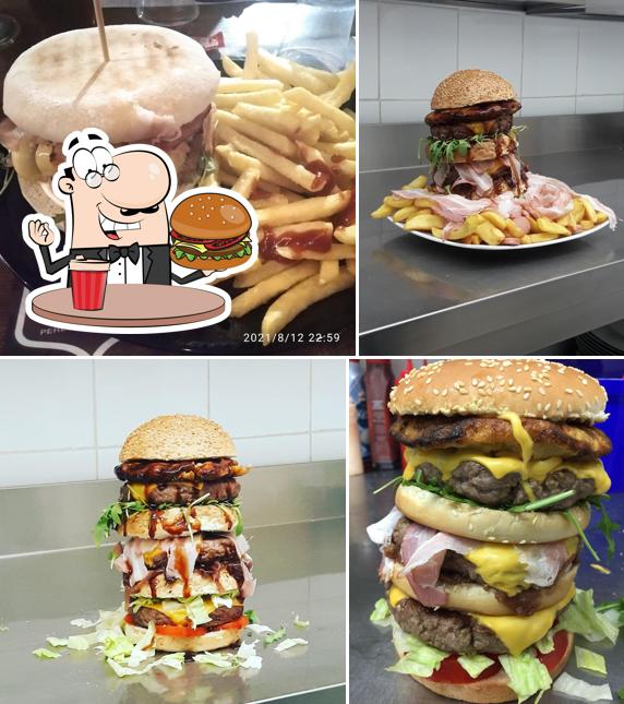 Paninoteca Birreria Trattoria Bad Bull propone un'ampia gamma di opzioni per gli amanti dell'hamburger