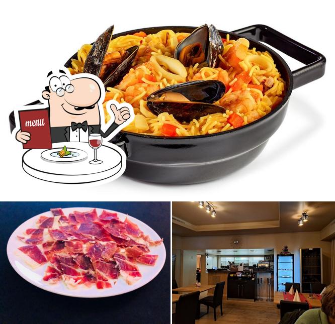 Tra le diverse cose da Club Once by Trischli Arbon si possono trovare la cibo e interni