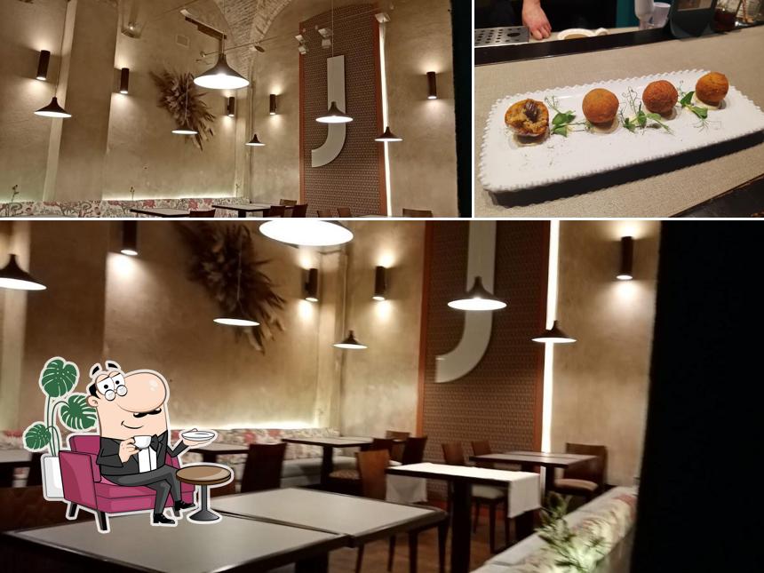 La foto della interni e cibo di Palazzo Jona Ankon Bistró