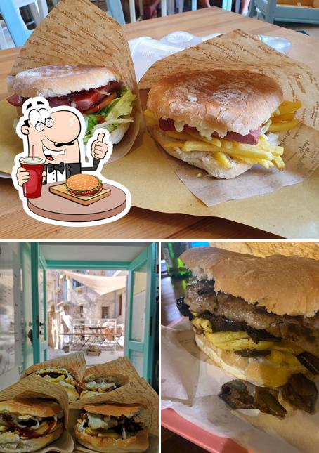 Prenditi un hamburger a Paninoteca Stella Polare