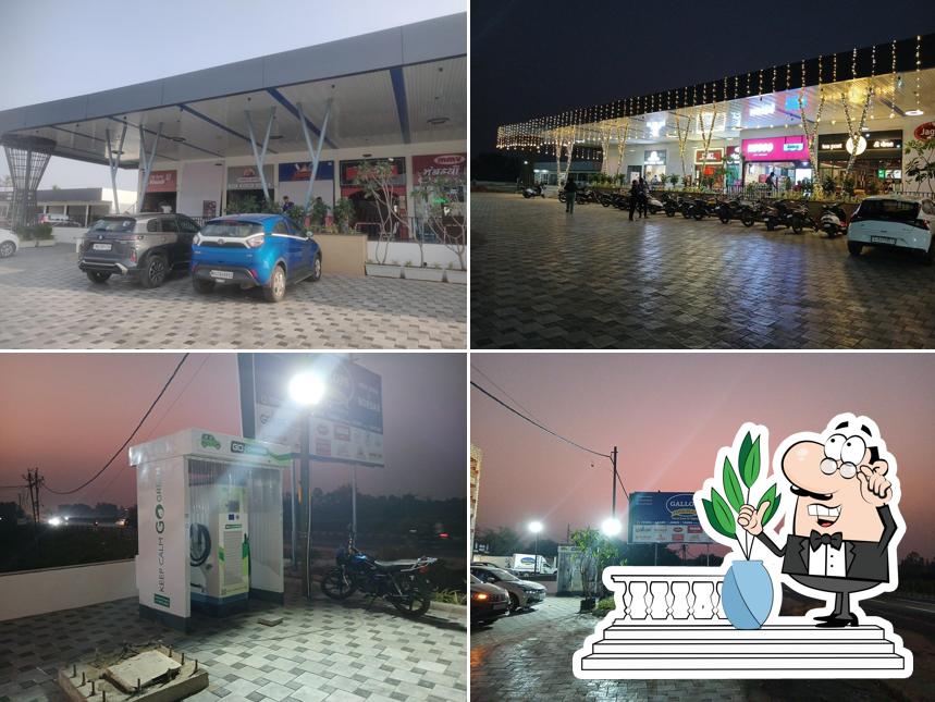 Gallops Food Plaza Borsad