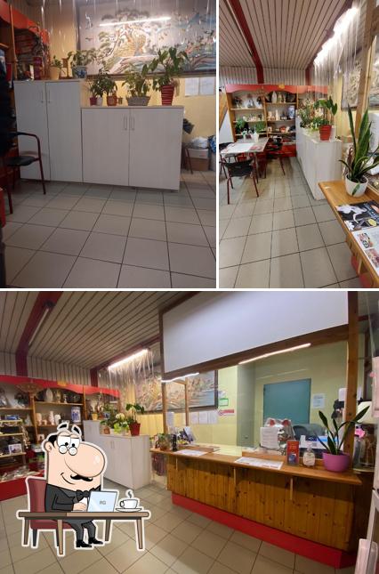 Siediti a un tavolo di Rosticceria Cina