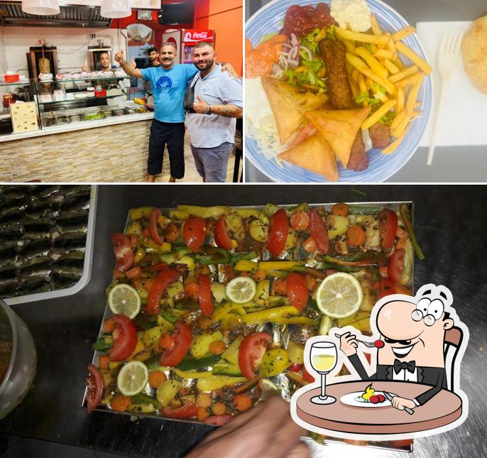 La foto della cibo e interni di Taj Mahal