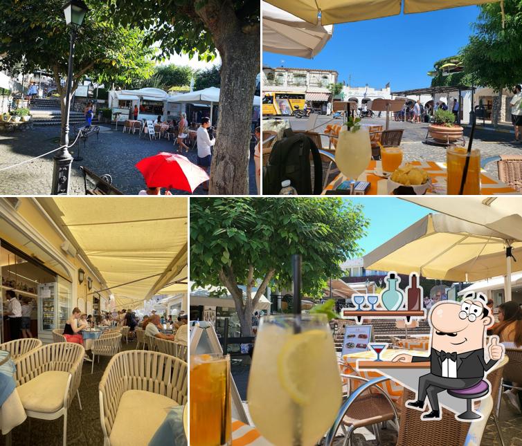 Dai un'occhiata agli interni di Lollo's Bar