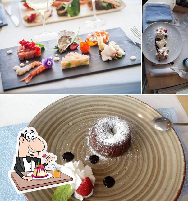 Clapsy Jeans serve un'ampia varietà di dessert