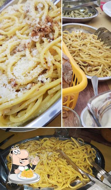 Spaghetti alla carbonara al Trattoria A Casa Di Rita