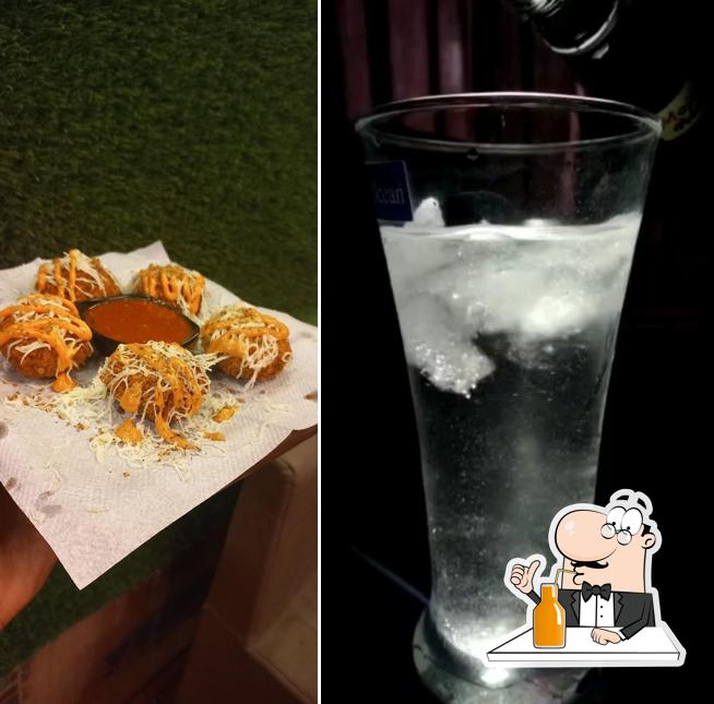 Enjoy a beverage at Pizza House