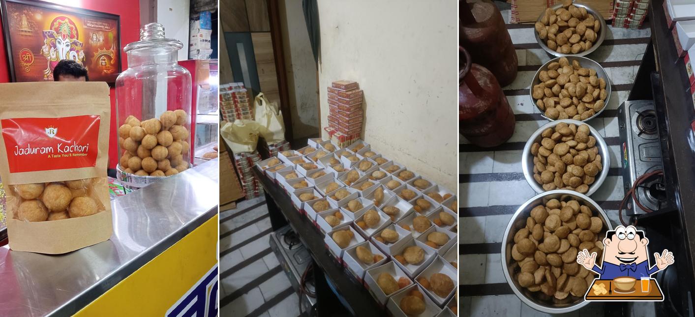 Food at Jaduram kachori