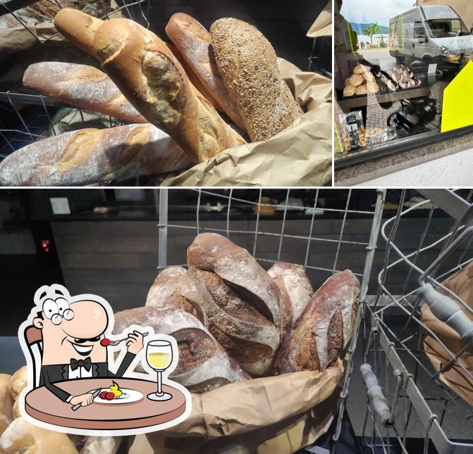 Tra le varie cose da Pinotti - Panetteria - Pasticceria si possono trovare la cibo e esterno