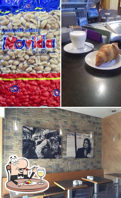 La foto della cibo e interni di Movida Cafe'