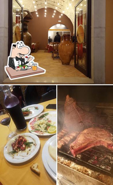 La cibo e interni del ristorante