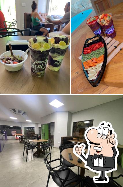 Esta é a ilustração apresentando interior e comida no Germano’s Açai