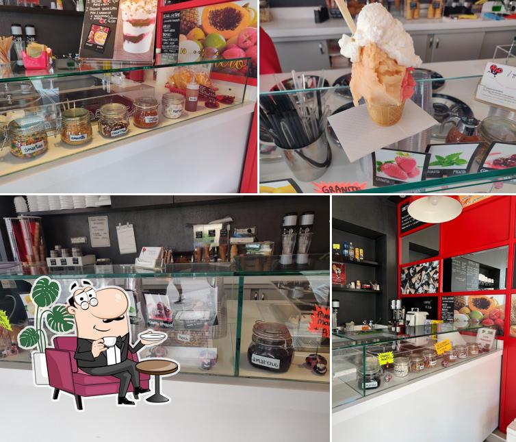 Il Maggiolino Gelateria si caratterizza per la interni e cibo