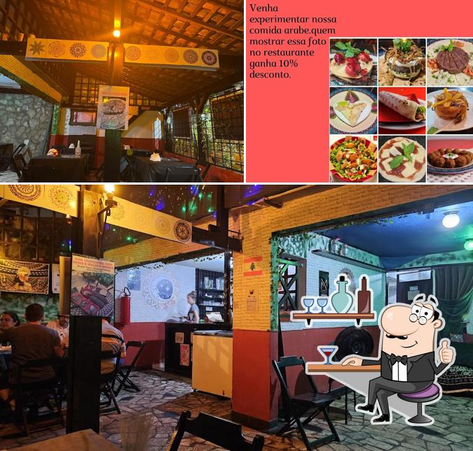 O interior do Maktub Comida árabe artesanal