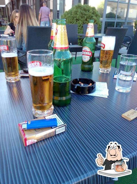 Goditi un drink dal menu