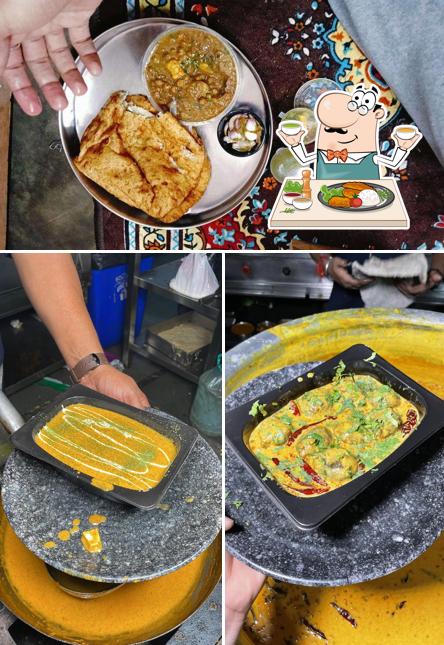 Meals at Bhandare Walas