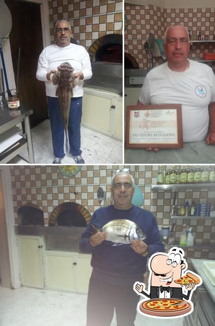 Prenditi una pizza a PIZZERIA Al MILLENNIUM