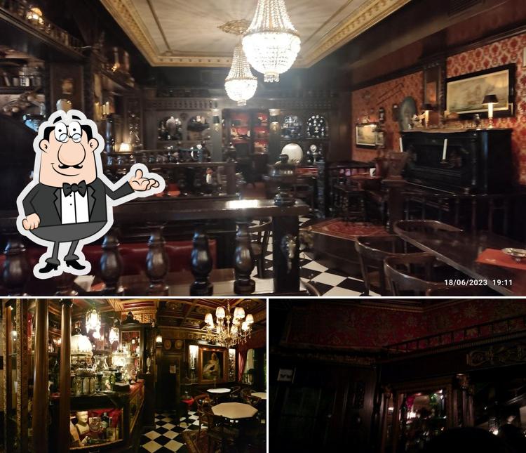Siediti a un tavolo di Wild Turkey Pub