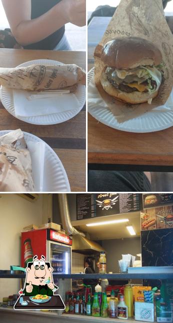 Tra le diverse cose da Street Food si possono trovare la cibo e interni