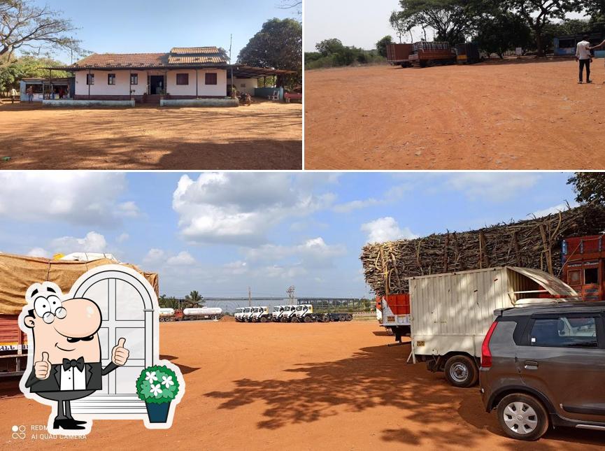 The outside area is an important feature of Mulla Dhaba