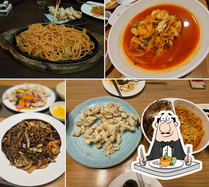 Food at 엄지 레스토랑
